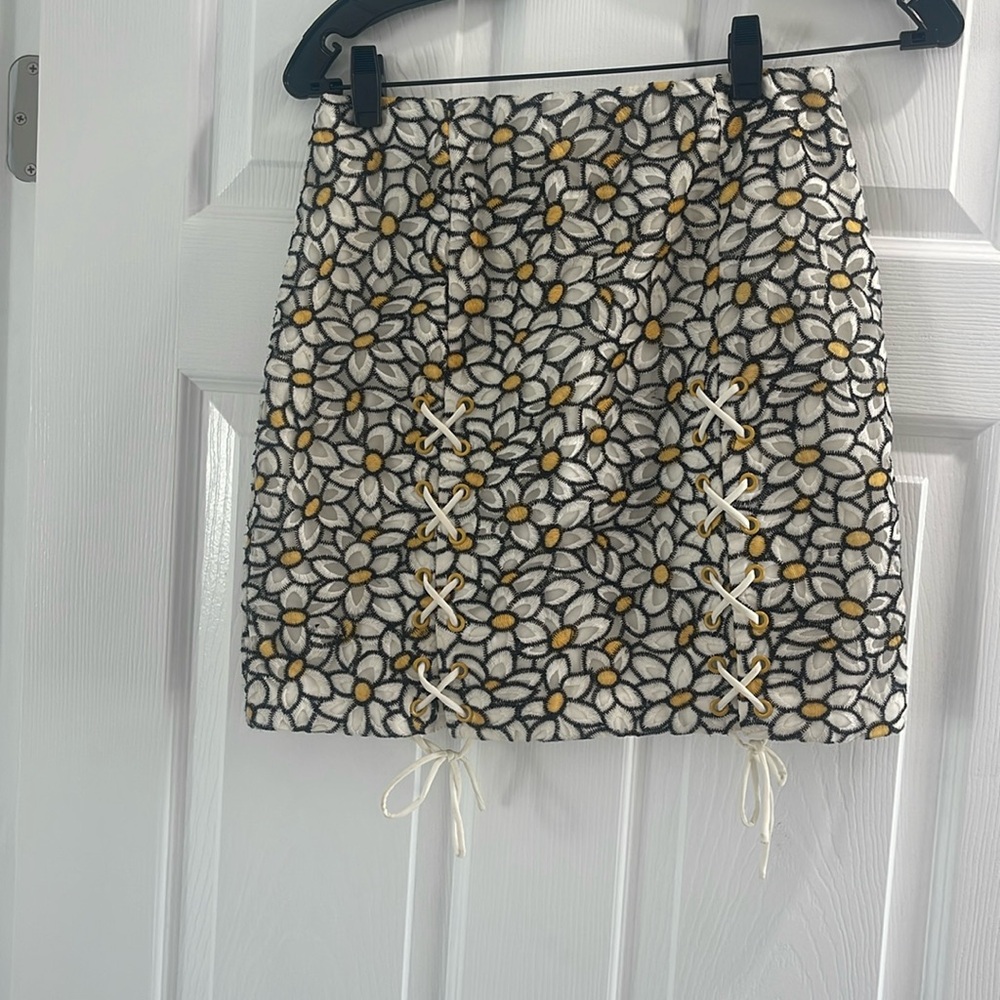 NBD daisy mini skirt size small